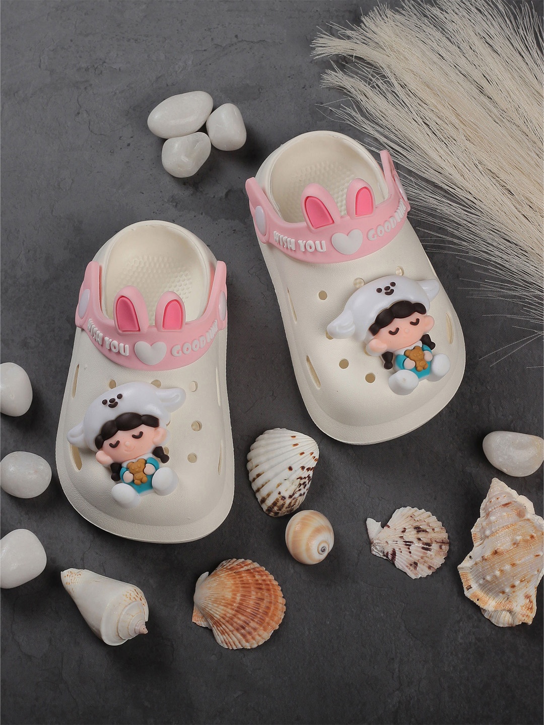 

Lil Lollipop Kids Cartoon Applique Anti-Slip Clogs, Cream