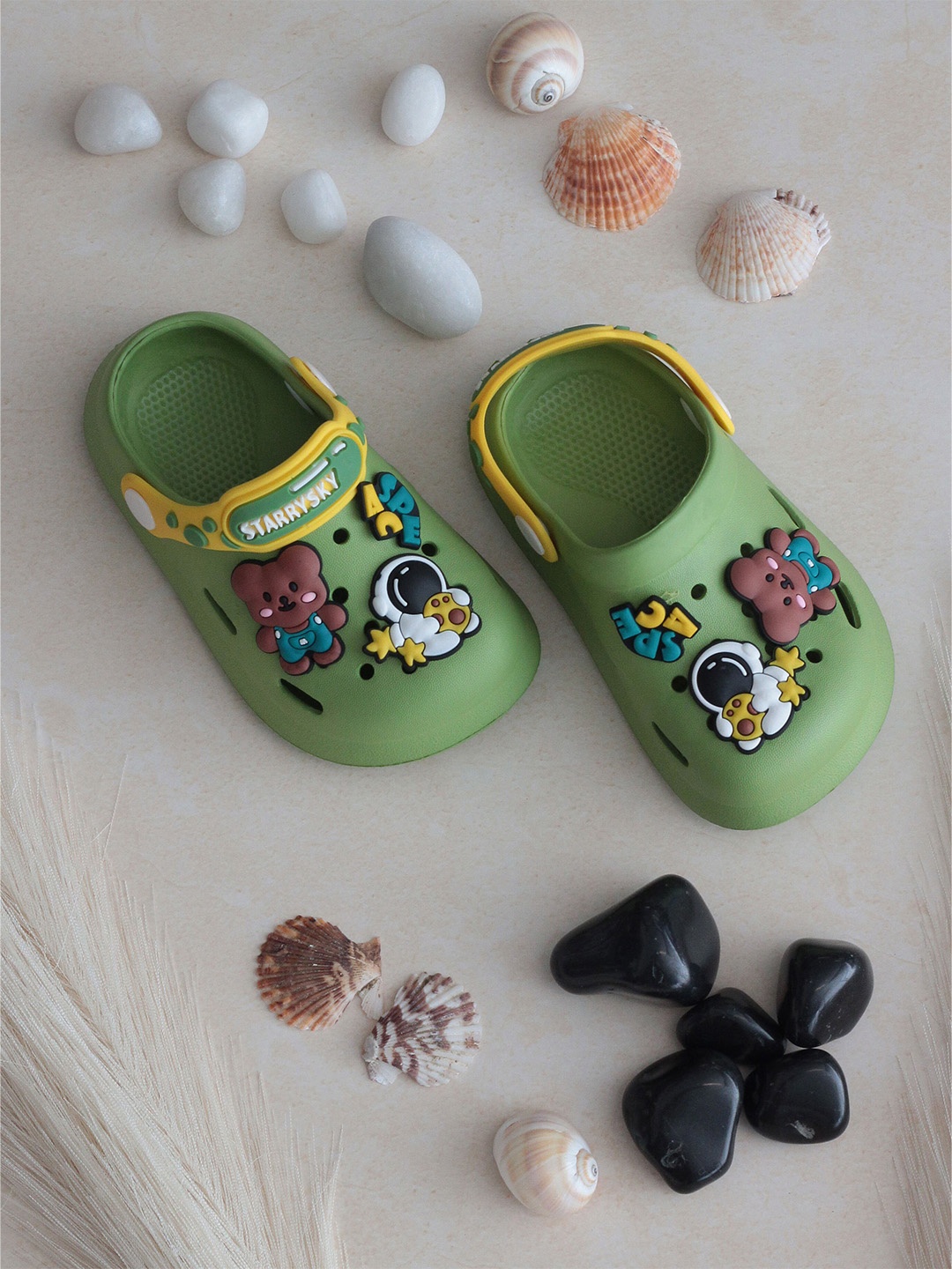 

Lil Lollipop Kids Astronaut Applique Anti-Slip Clogs, Green