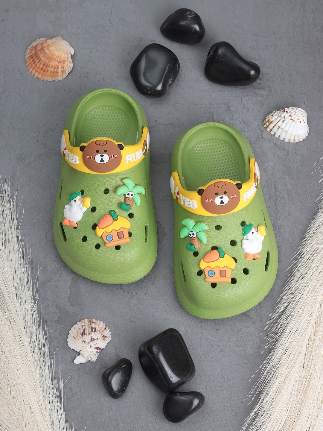 

Lil Lollipop Kids Cartoon Applique Anti-Slip Rubber Clogs, Green