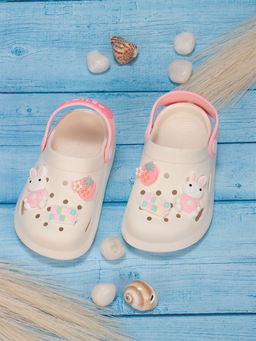 

Lil Lollipop Kids Hello Bear Applique Anti-Slip Rubber Clogs, Cream