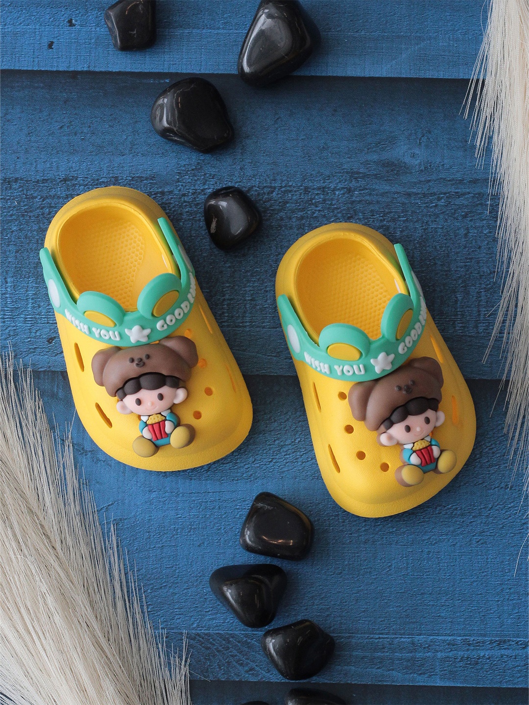 

Lil Lollipop Kids Cartoon Applique Anti-Slip Clogs, Yellow