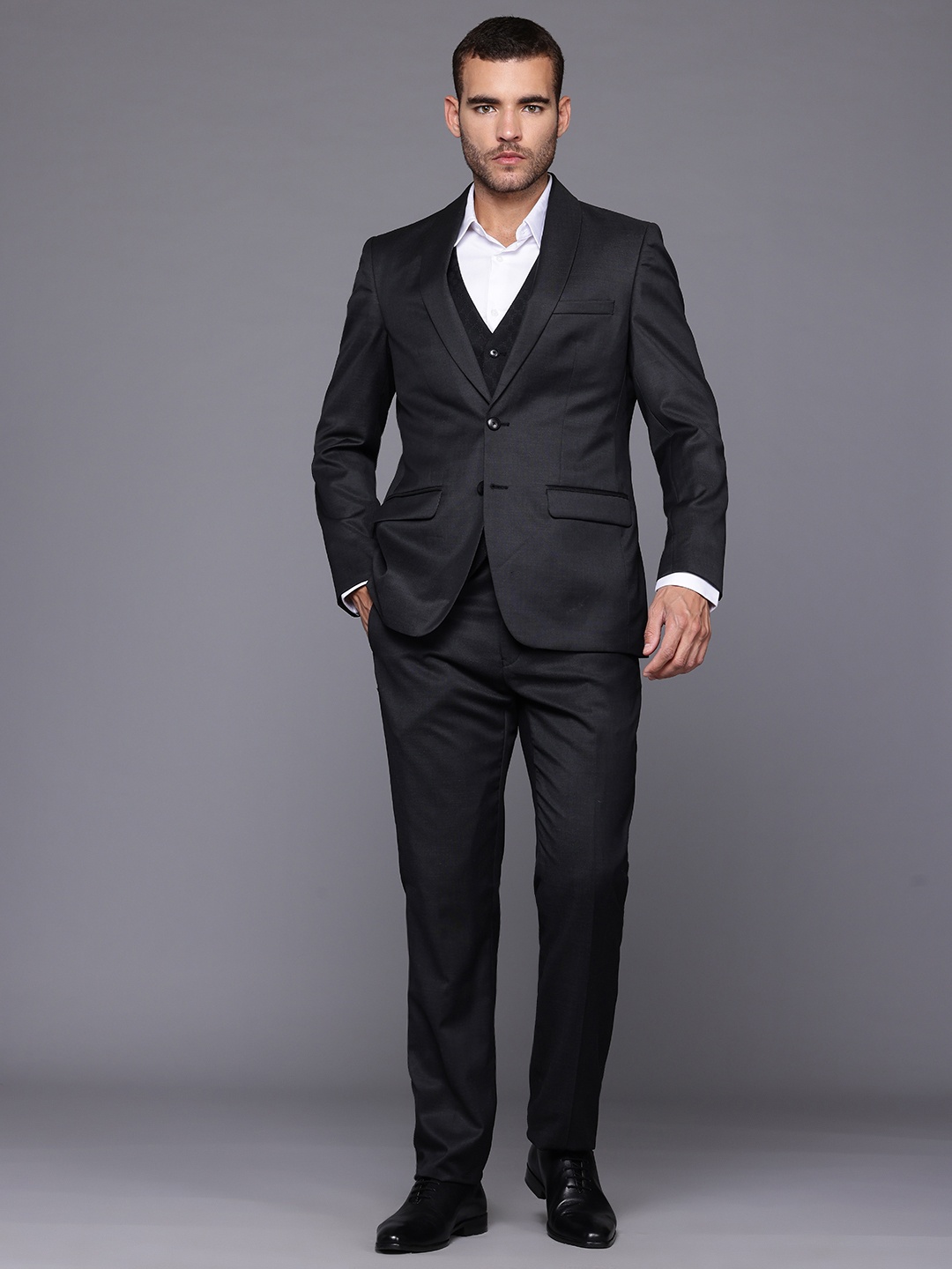 

Raymond 3-Piece Woven Design Contemporary Fit Formal Suit, Charcoal