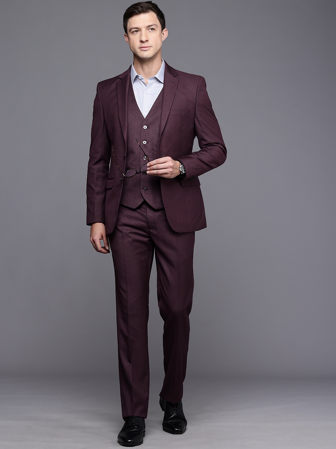 

Raymond Solid Single Breasted Contemporary Fit 3 Piece Formal Suits, Burgundy