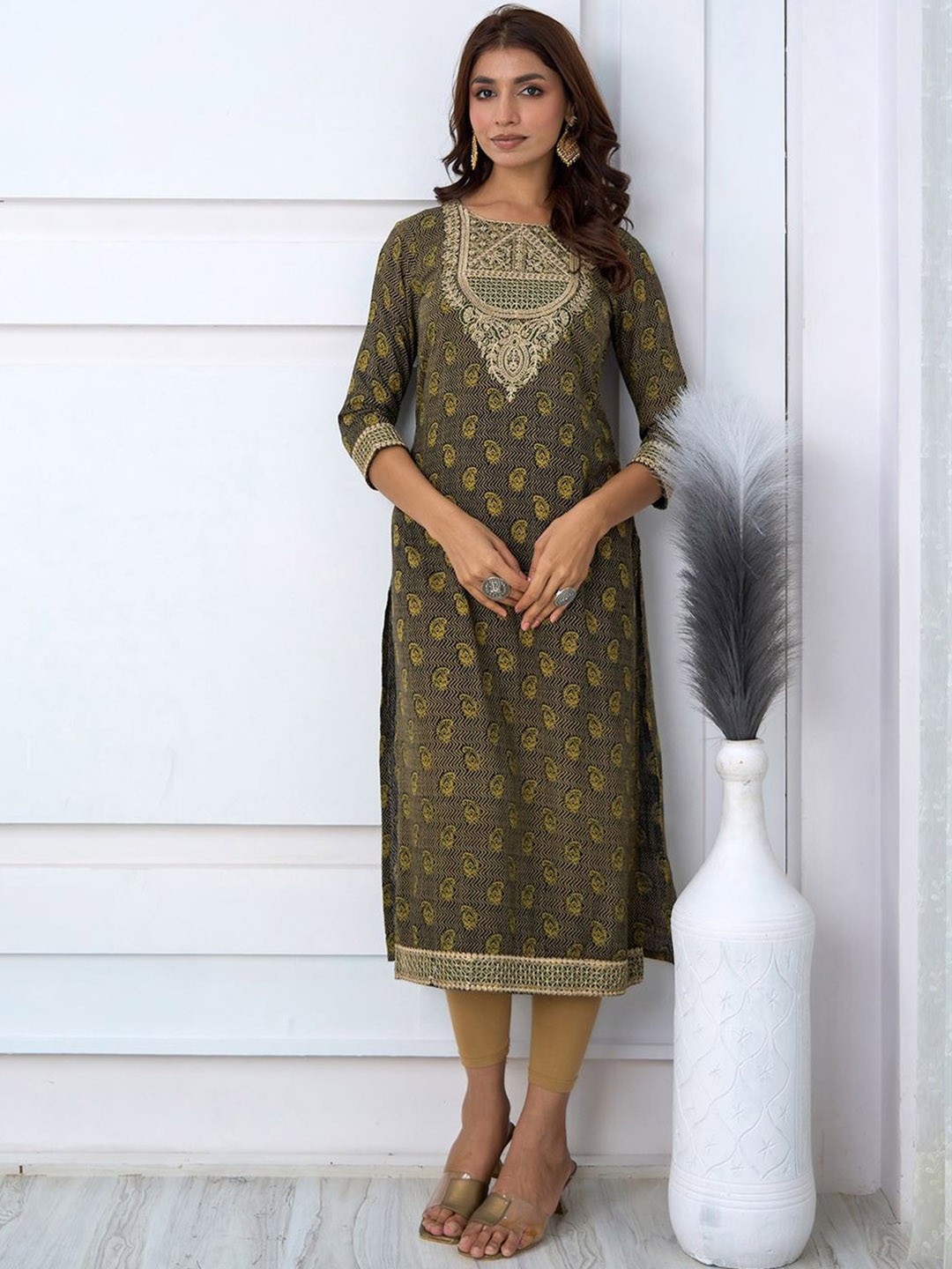 

KALINI Paisley Printed Thread Work Detail Straight Kurta, Olive