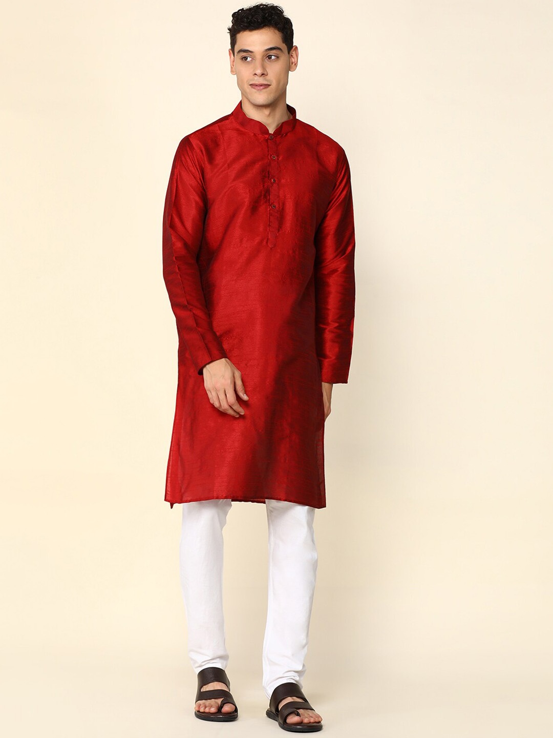 

Anubhutee Mandarin Collar Straight Kurta with Pyjamas, Maroon