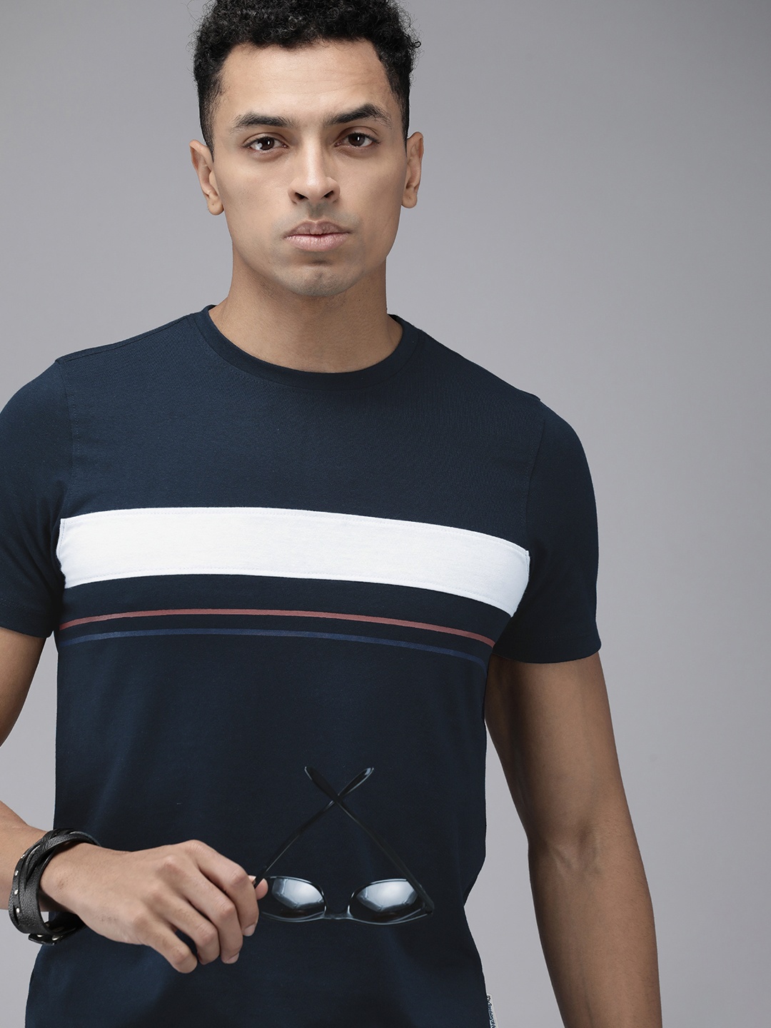 

Roadster Men Striped Regular Fit T-shirt, Navy blue