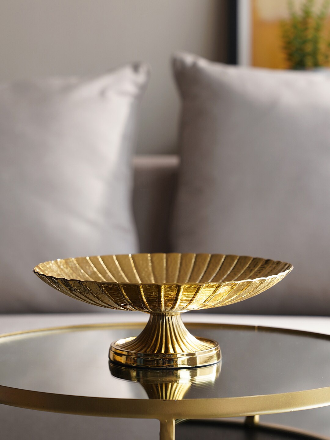 

Pure Home and Living Gold Toned Textured Aluminium Food Platter With Stand