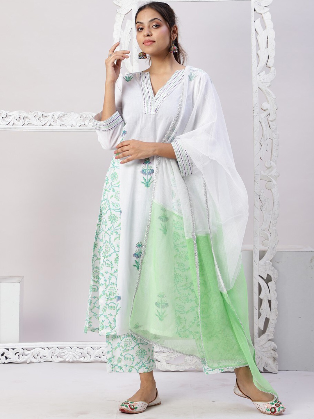 

Spring Soul Floral Printed Regular Pure Cotton Kurta & Trousers With Dupatta, White