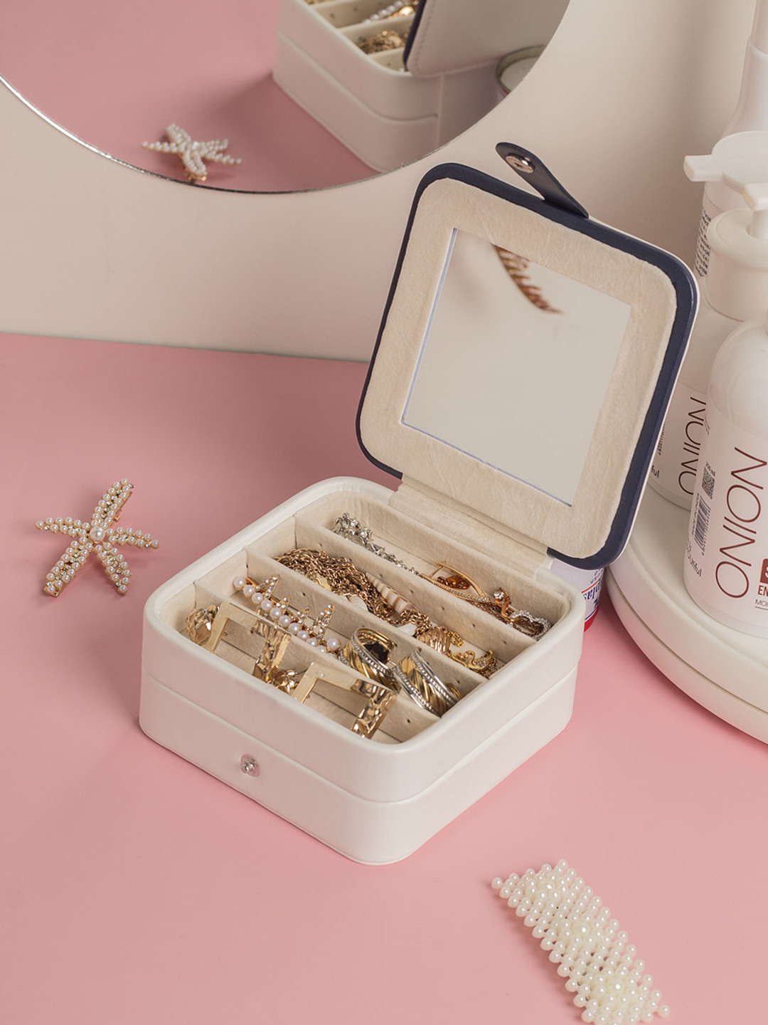 

MARKET99 White Self Design Jewllery Box