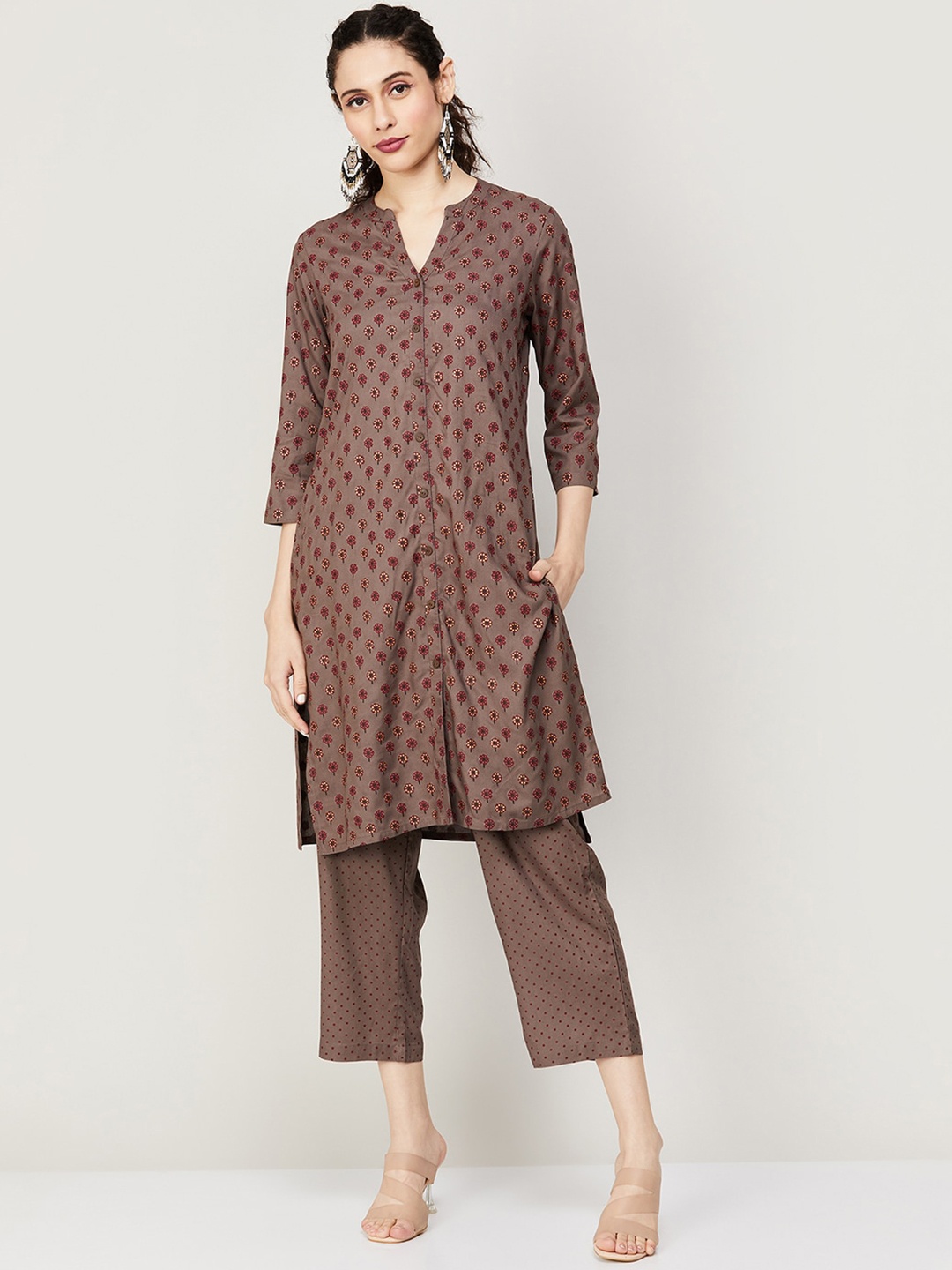 

Melange by Lifestyle Ethnic Motifs Embroidered Regular Kurta with Trousers, Grey