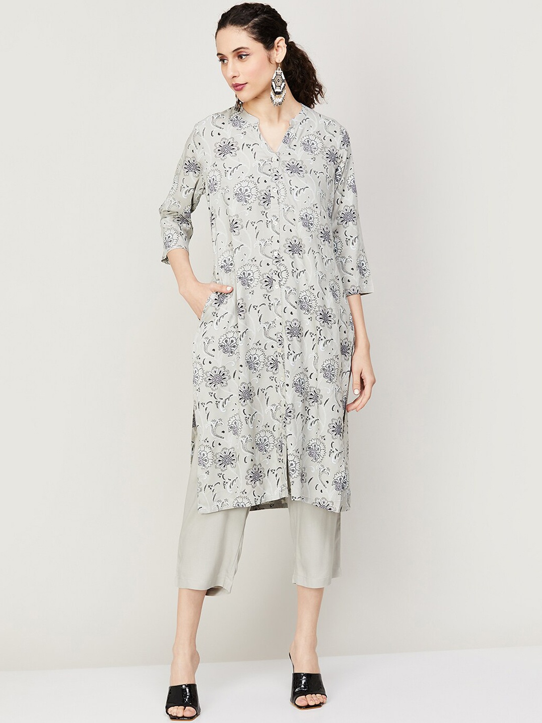 

Melange by Lifestyle Floral Printed Straight Kurta With Trousers, Grey
