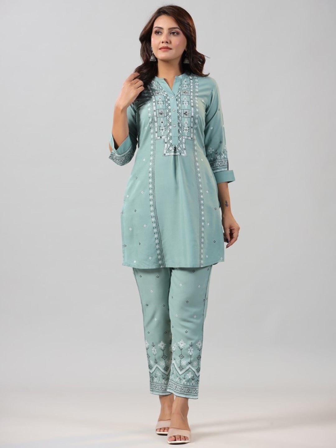 

Juniper Ethnic Motifs Printed Sequinned Kurti With Trousers, Green