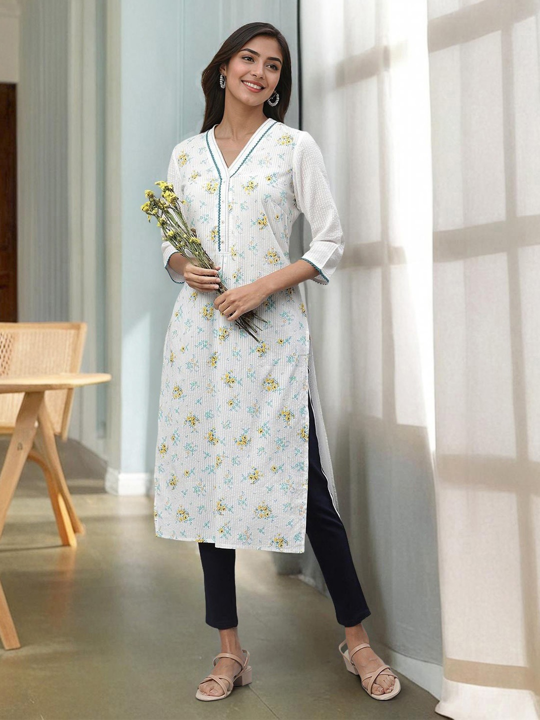 

AURELIA Floral Printed Lace Insert V-Neck Straight Kurta, White