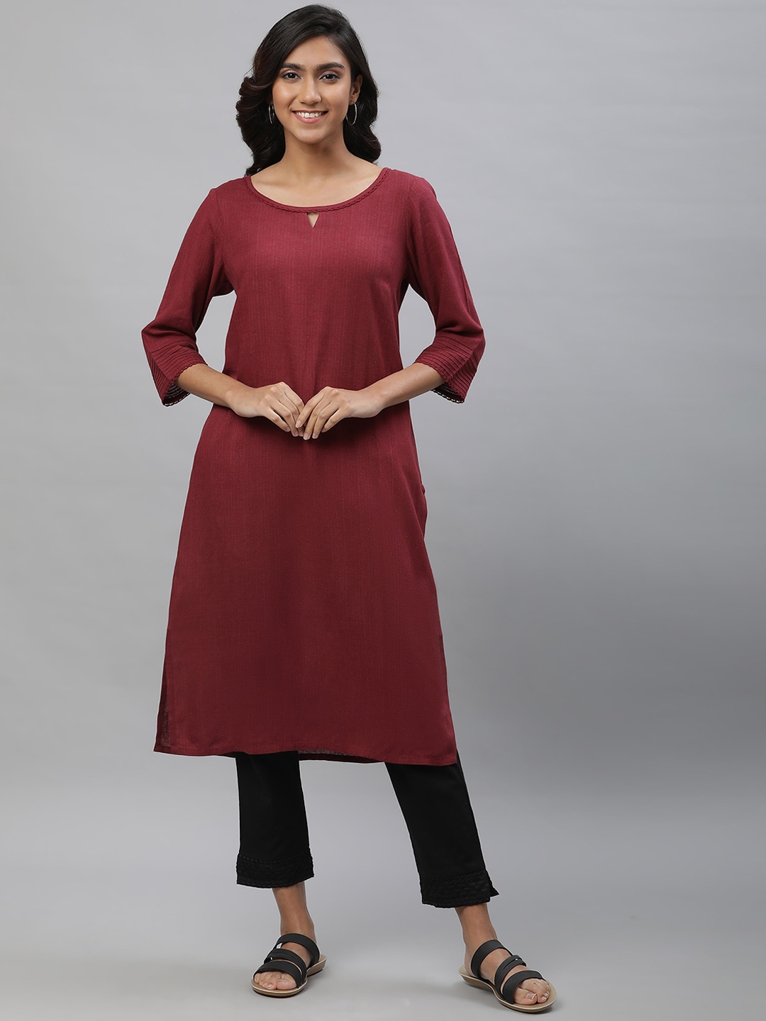 

AURELIA Thread Work Keyhole Neck Straight Kurta, Maroon