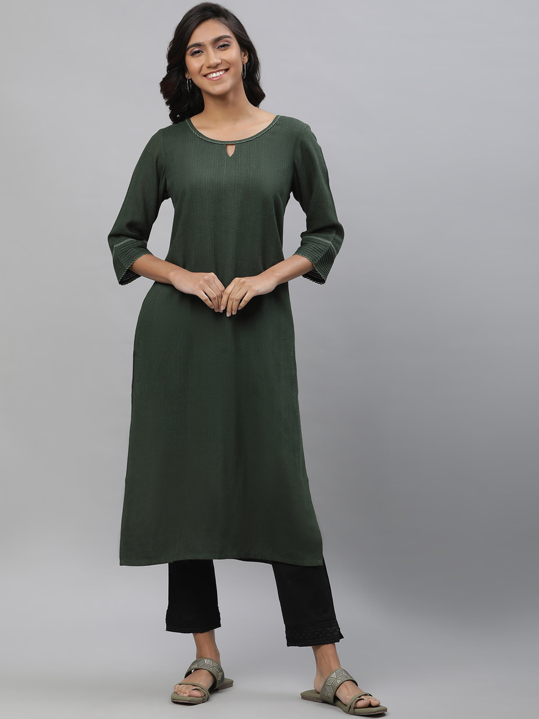 

AURELIA Thread Work Keyhole Neck Straight Kurta, Green