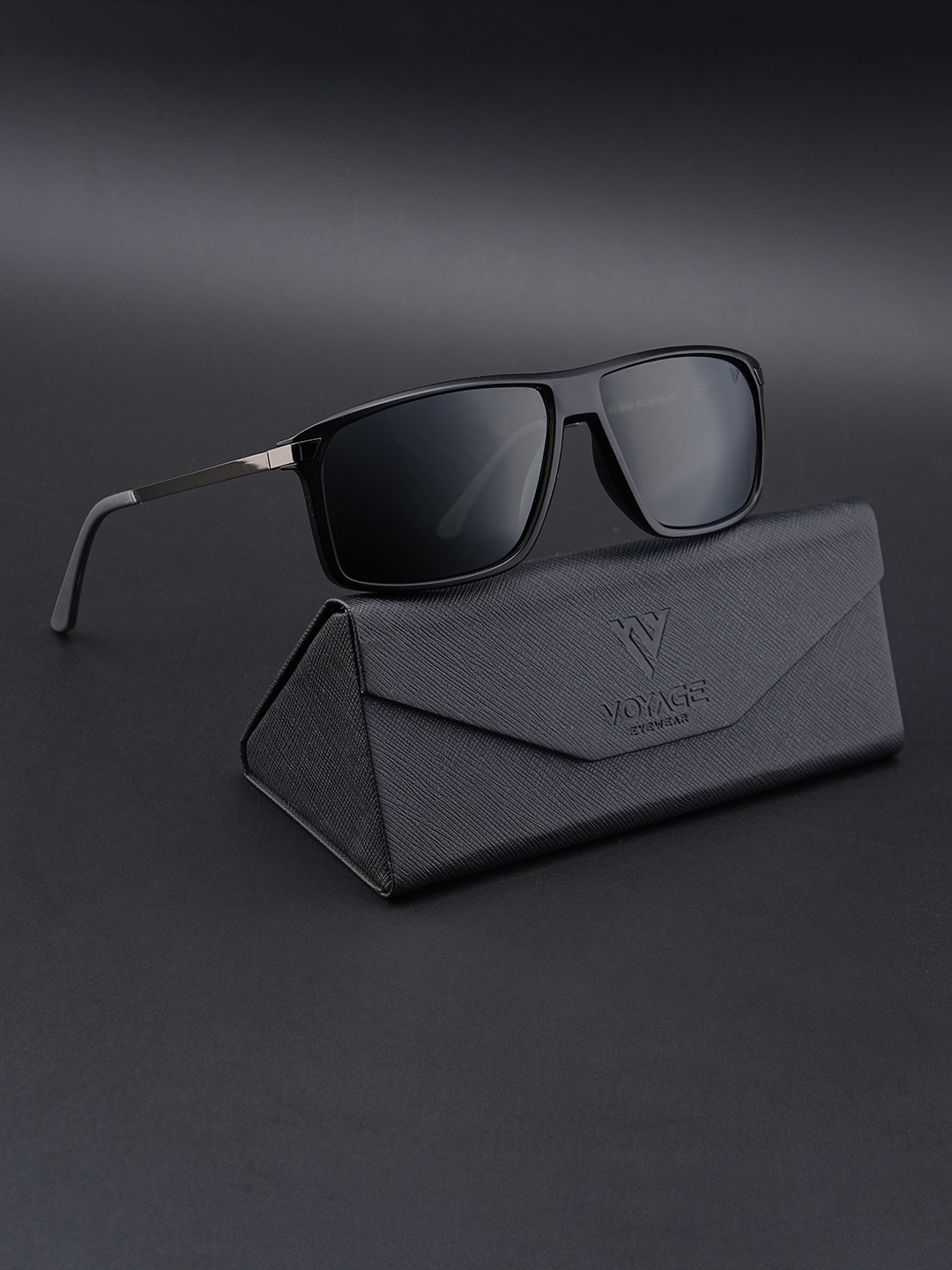 

Voyage Unisex Green Lens & Black Wayfarer Sunglasses with Polarised and UV Protected Lens