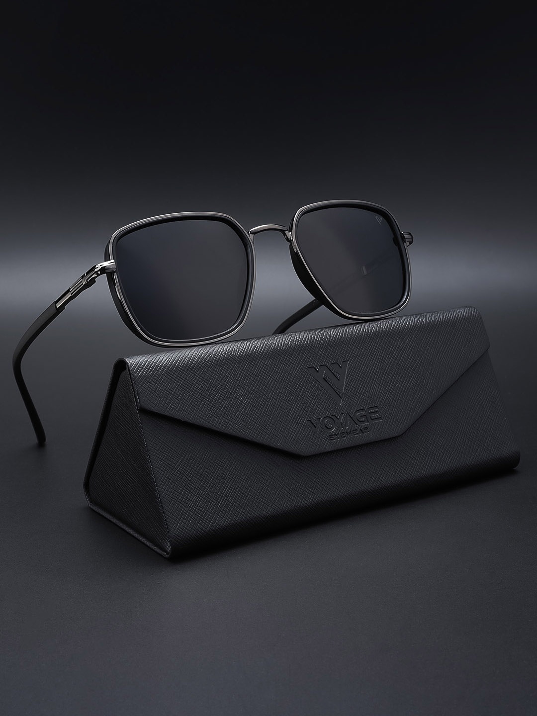 

Voyage Unisex Square Polarised and UV Protected Lens Sunglasses, Black