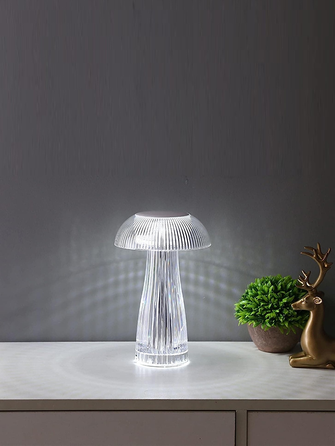 

XERGY White Jellyfish Shaped 3 Colors Changing Glass Table Lamp