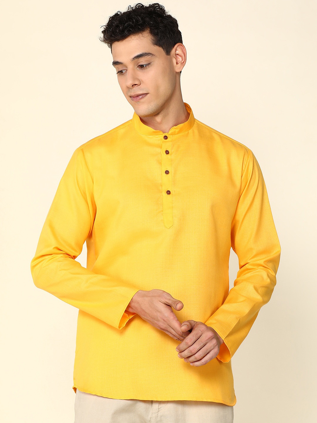 

Anubhutee Mandarin Collar Straight Cotton Kurta, Yellow