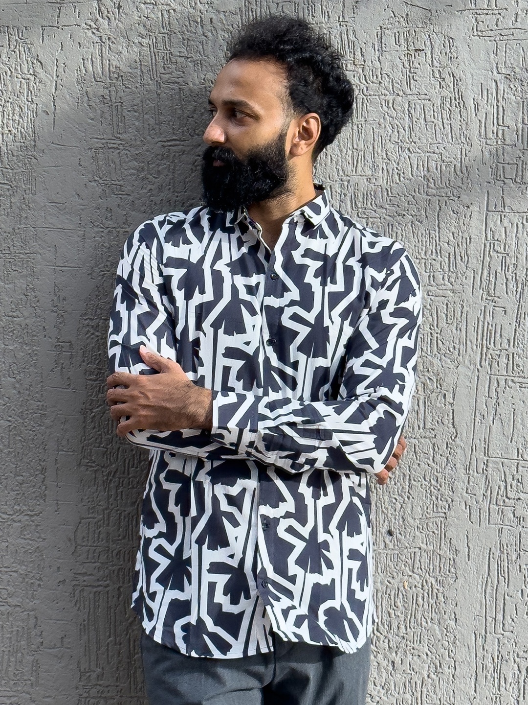 

LAKAALA Printed Spread Collar Premium Fit Pure Cotton Casual Shirt, Black