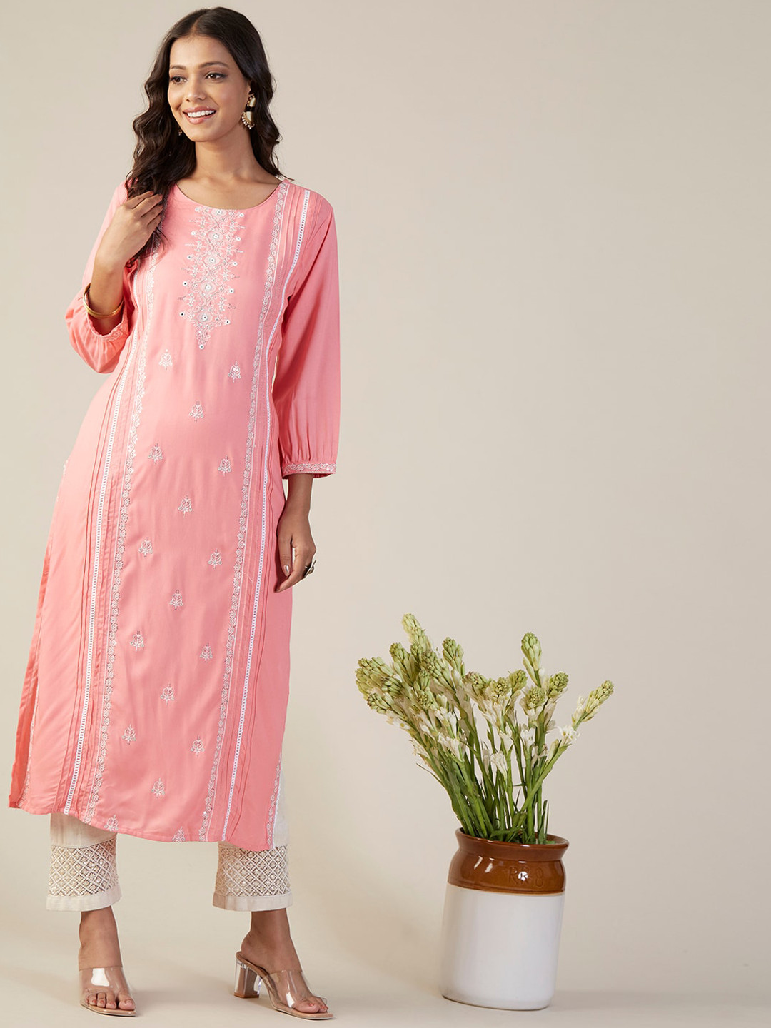 

FASHOR Pink Ethnic Motifs Embroidered Puff Sleeves Sequinned Straight Kurta