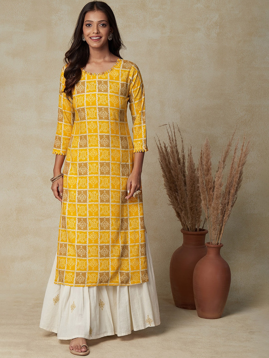 

FASHOR Paisley and Checked Bandhani Printed Loop Lace Straight Kurta, Yellow