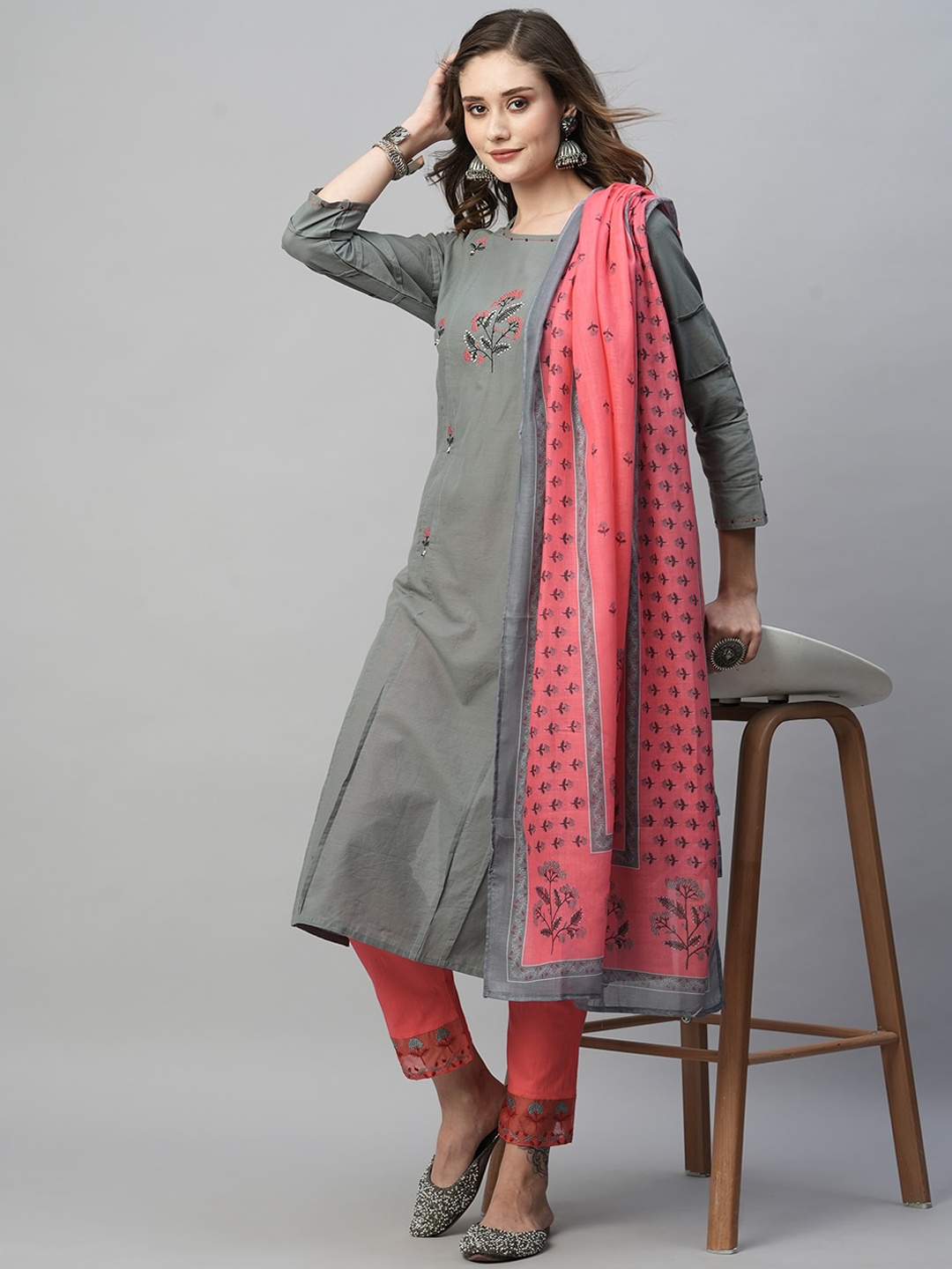 

Kiana Floral Embroidered Regular Thread Work Kurta With Trousers & With Dupatta, Grey