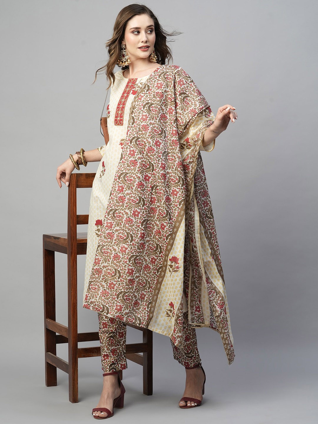 

Kiana Floral Printed Regular Gotta Patti Pure Cotton Kurta Set With Dupatta, Cream