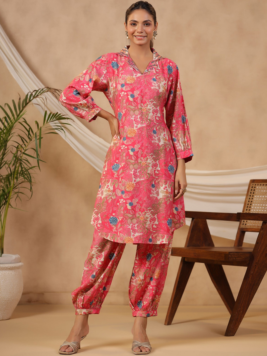 

EtnicaWear Floral Printed Shirt Collar Puff Sleeves Pure Cotton Kurta With Harem Pants, Pink