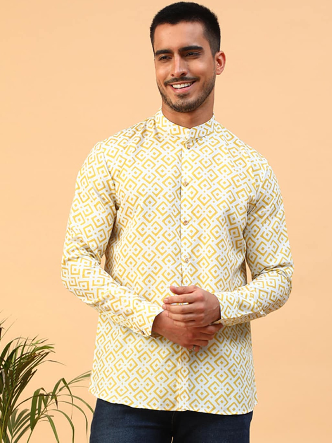 

TABARD Men Yellow & winter white Geometric Flared Sleeves Kurta