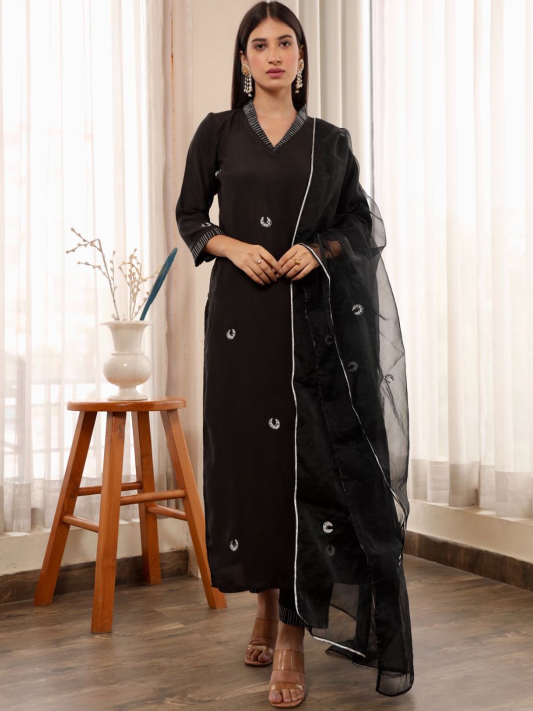 

ASRUMO V-Neck Zari Detailed Straight Kurta & Trousers with Dupatta, Black