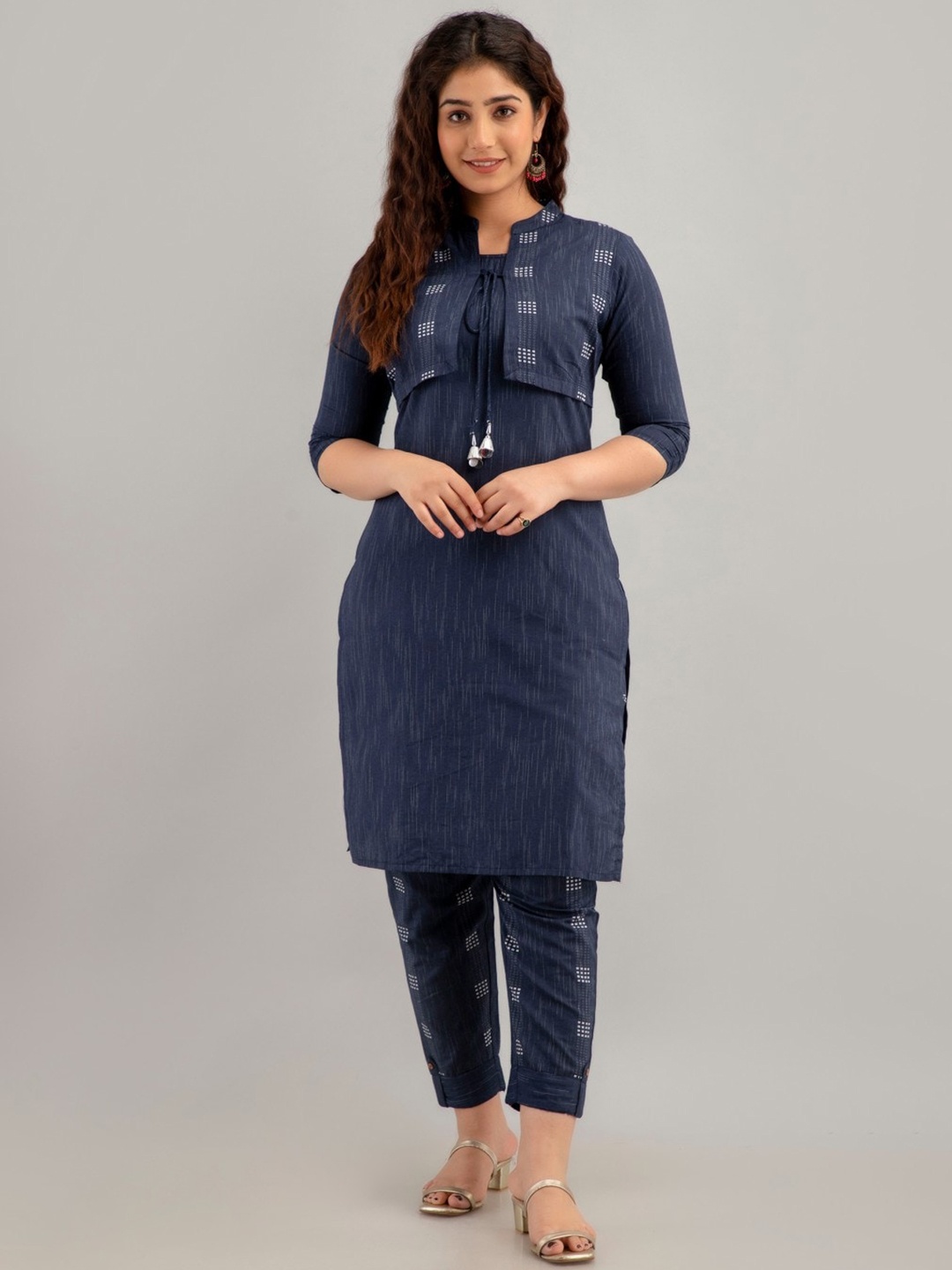 

CKM Woven Design Mandarin collar Straight Kurta with Trousers, Navy blue