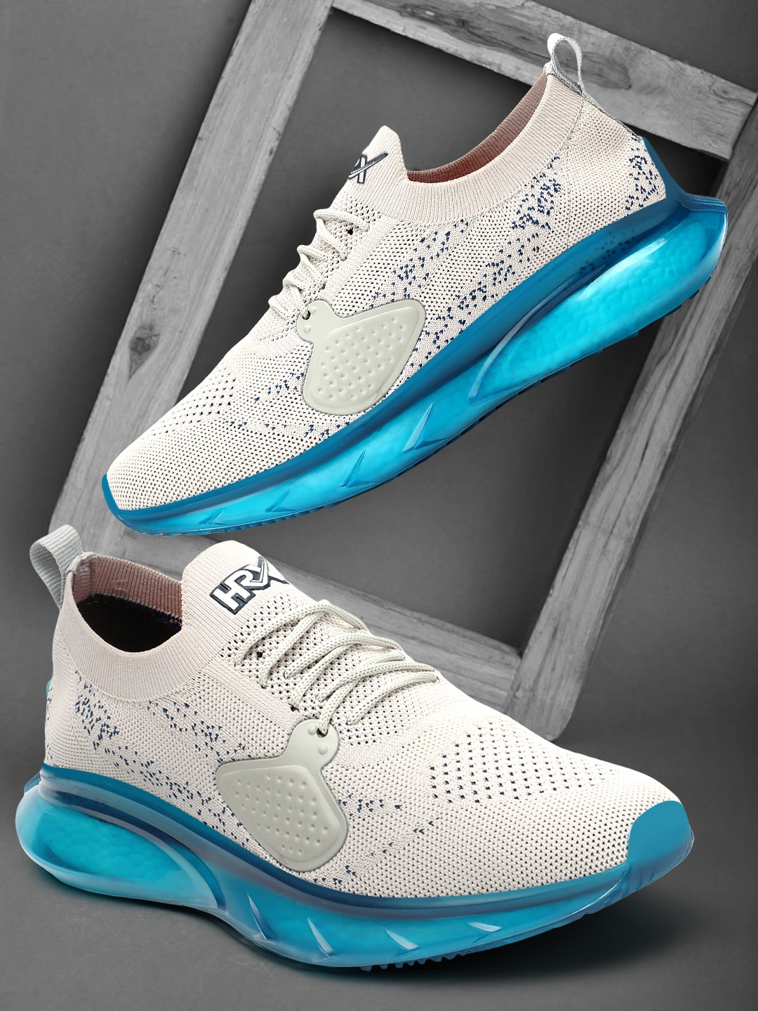 

HRX by Hrithik Roshan Men Grey & Blue Textured Comfort Insole Lightweight Textile Sneakers