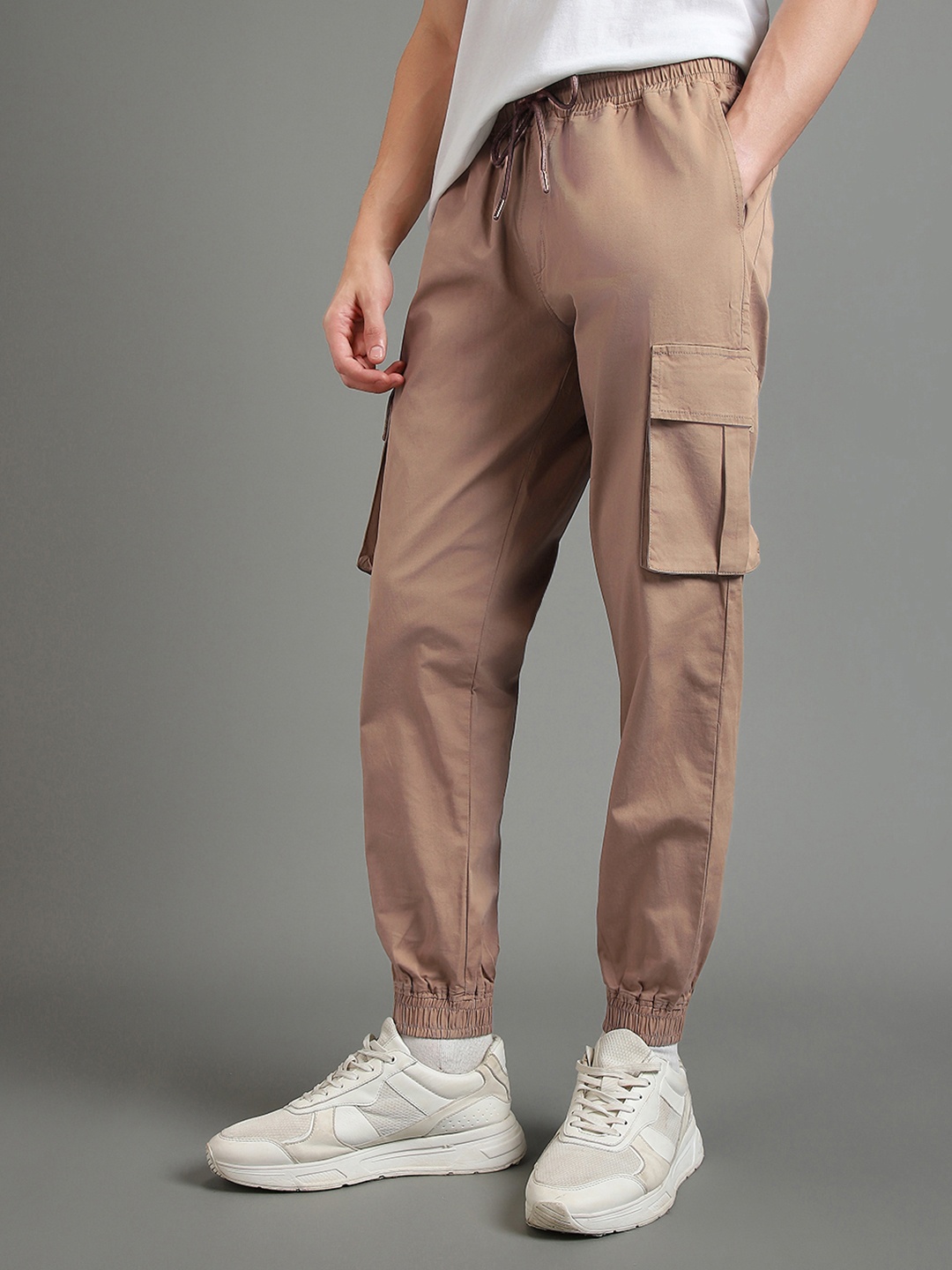 

Bewakoof Men Mid Rise Pure Cotton Cargo Joggers, Brown