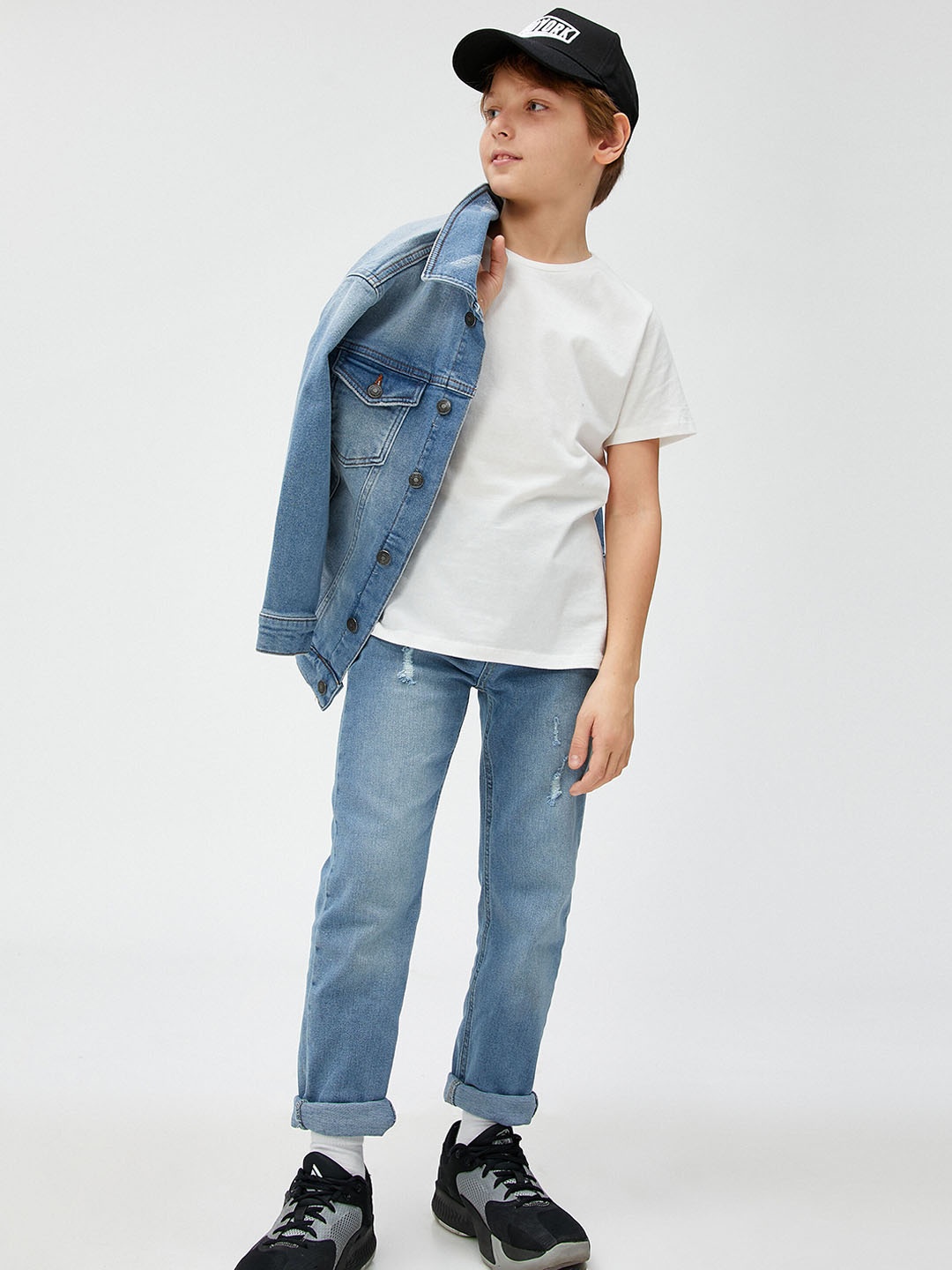 

Koton Boys Low Distress Light Fade Stretchable Jeans, Blue