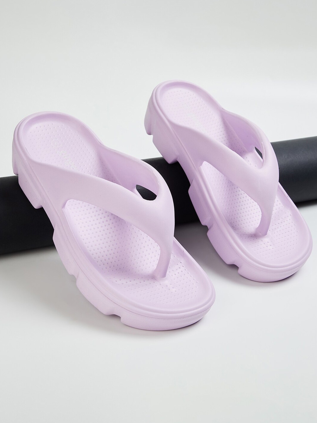 

Ginger by Lifestyle Women Textured Thong Flip-Flops, Lavender