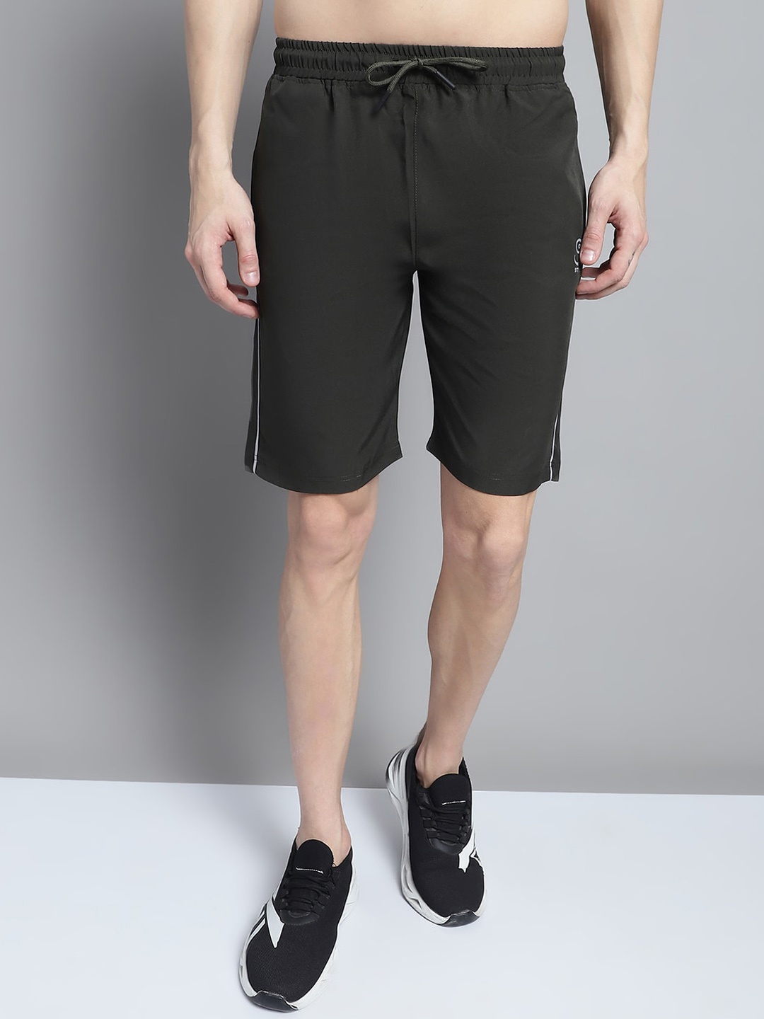 

9ty3ree Men Mid Rise Sports Shorts, Olive