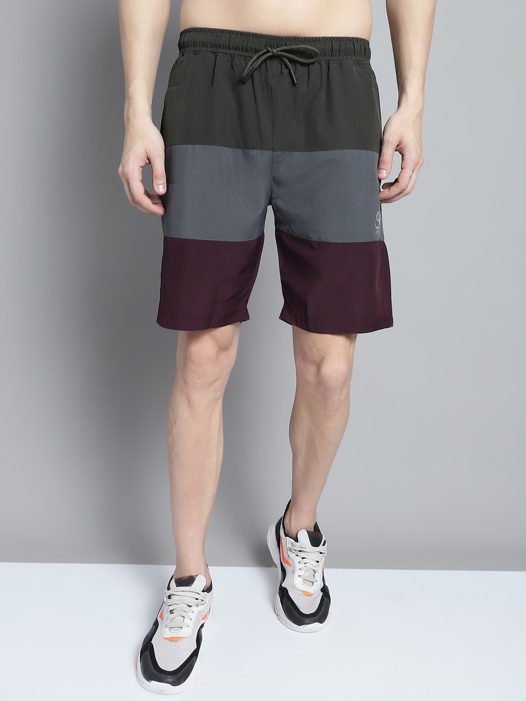 

9ty3ree Men Mid Rise Colourblocked Sports Shorts, Olive