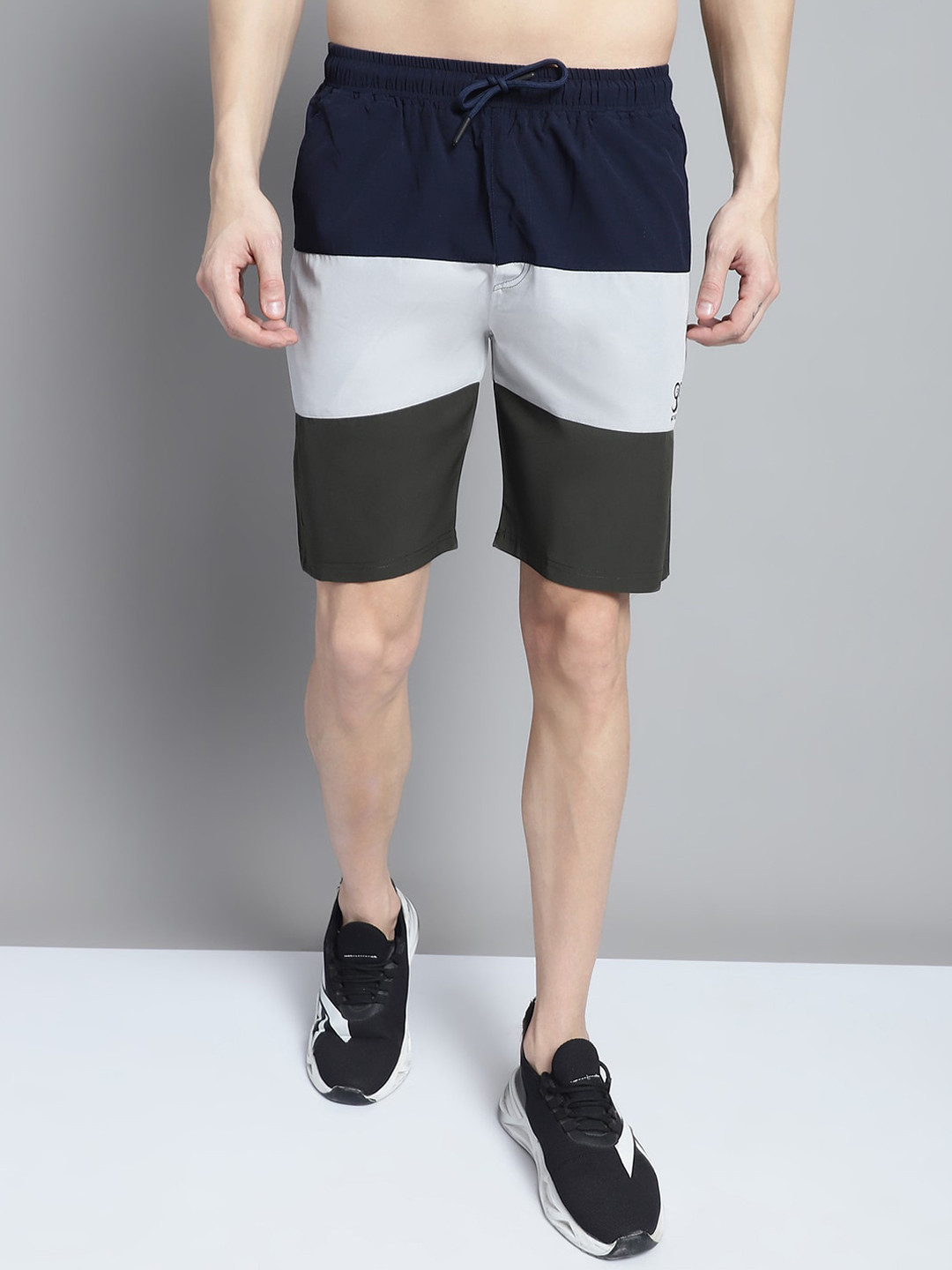 

9ty3ree Men Mid Rise Colourblocked Shorts, Navy blue