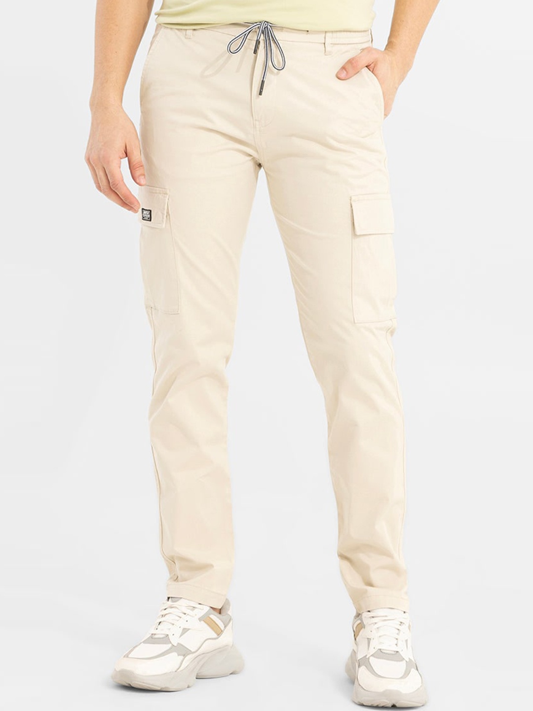 

Snitch Men Mid-Rise Smart Straight Fit Cargos Trousers, Cream