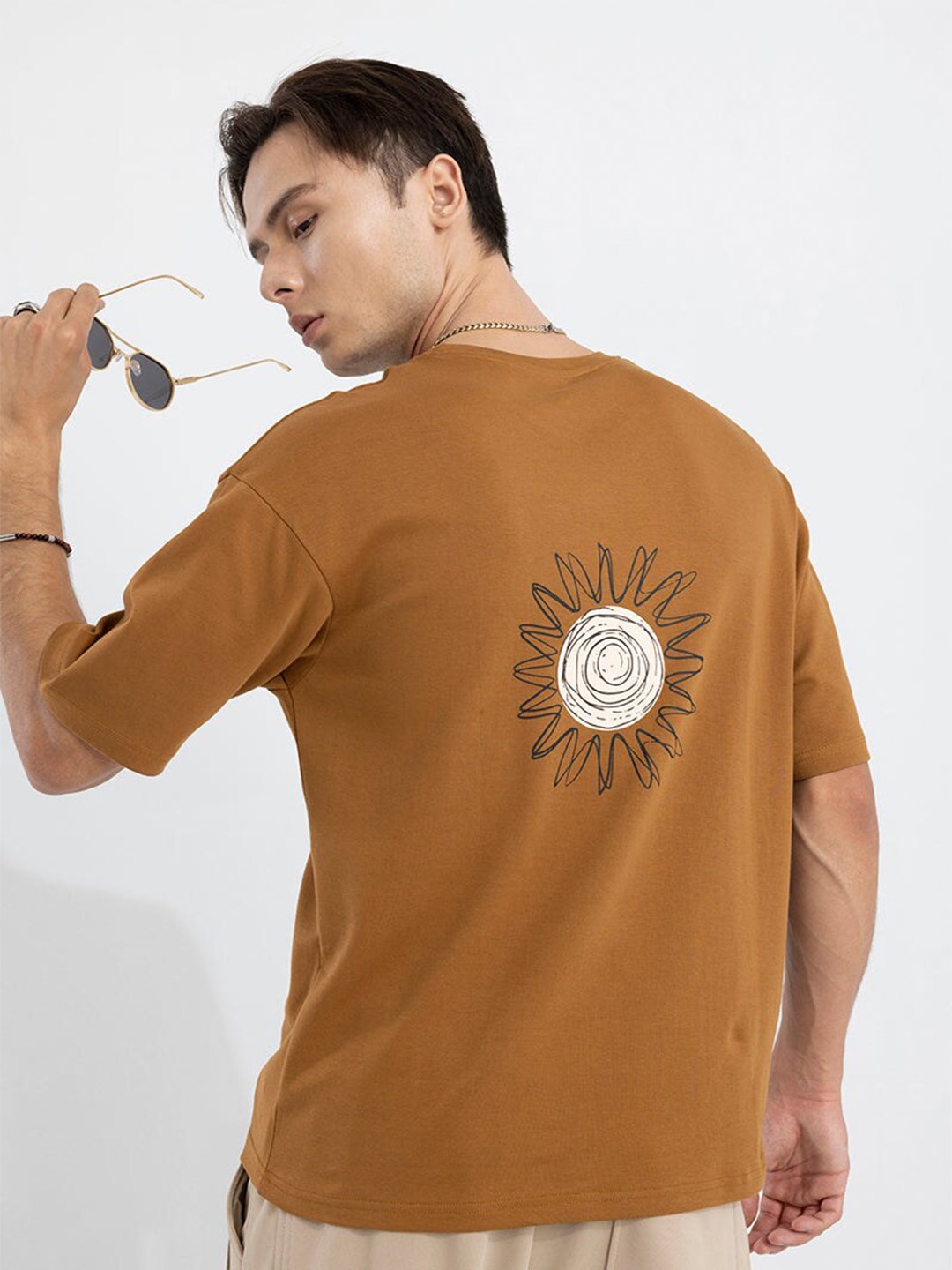

Snitch Brown Graphic Printed Oversized Fit Drop Shoulder Sleeve Cotton Casual T-Shirt