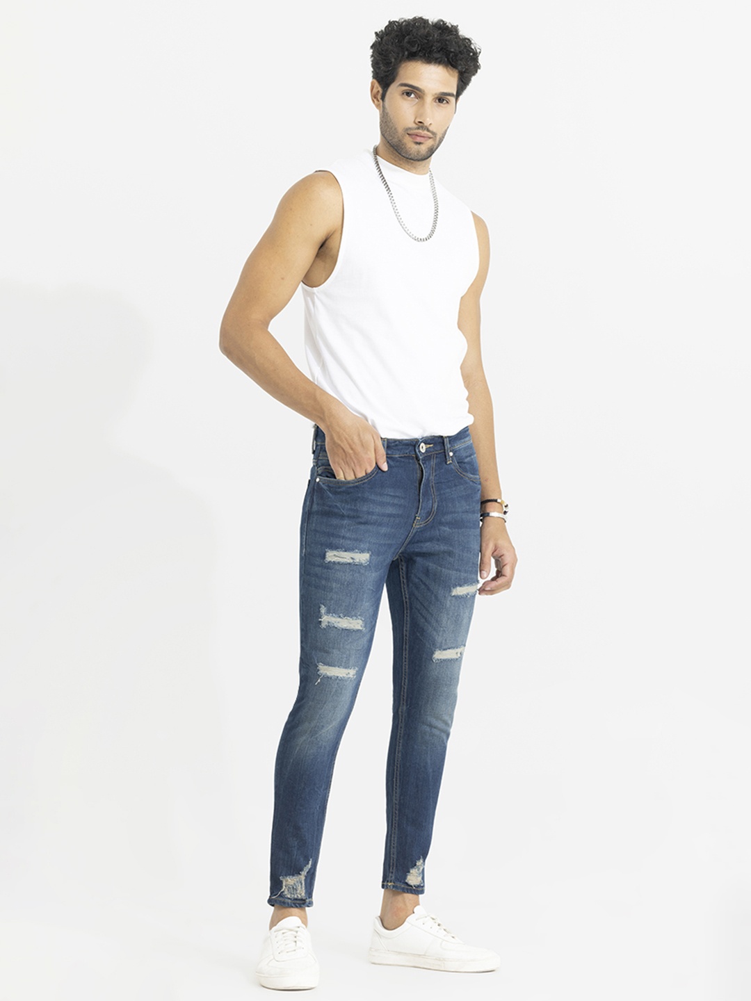 

Snitch Men Blue Skinny Fit Low Distressed Light Fade Stretchable Jeans