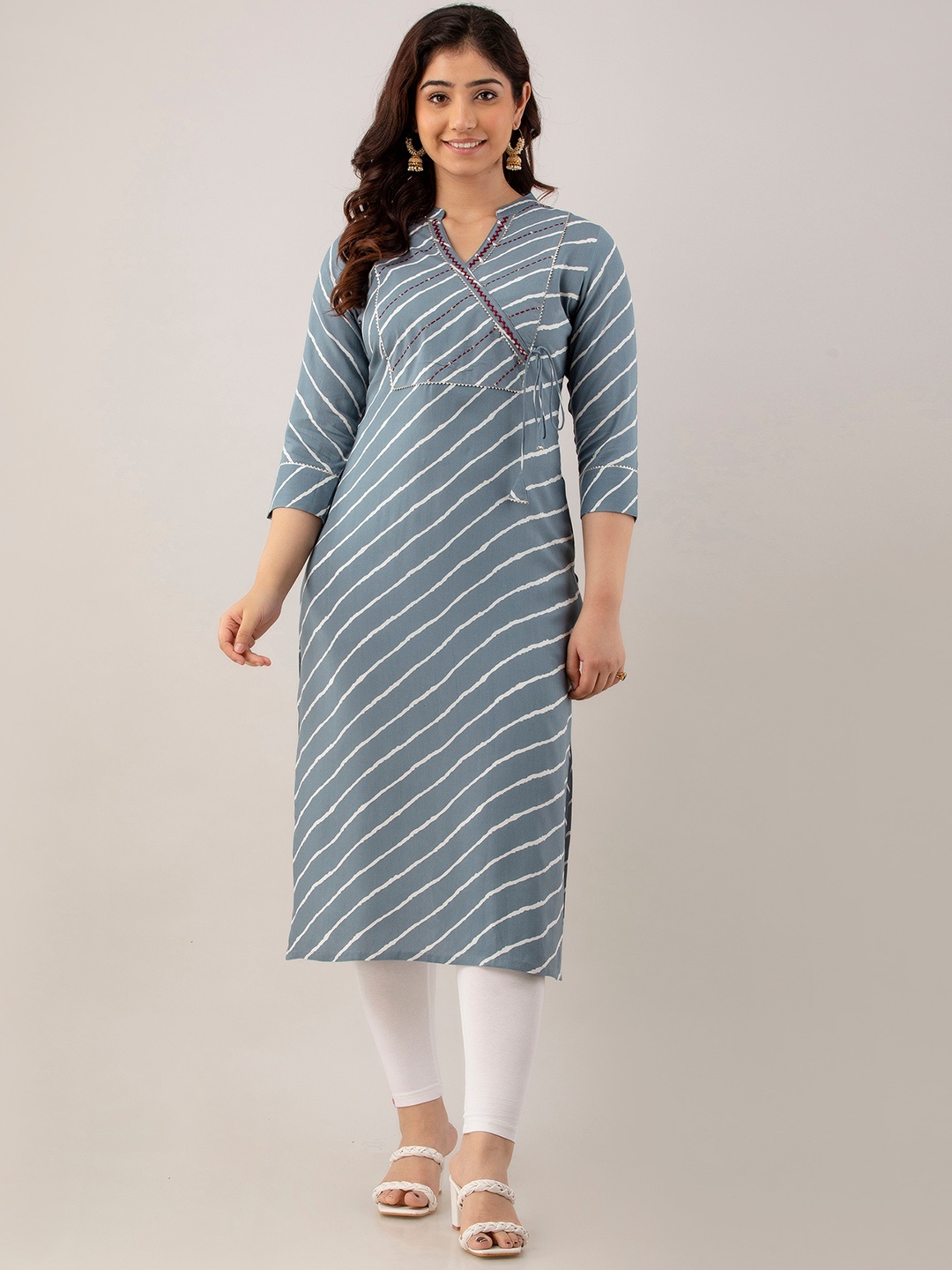 

CKM Leheriya Printed Mandarin Collar Gotta Patti Detailed Straight Kurta, Grey