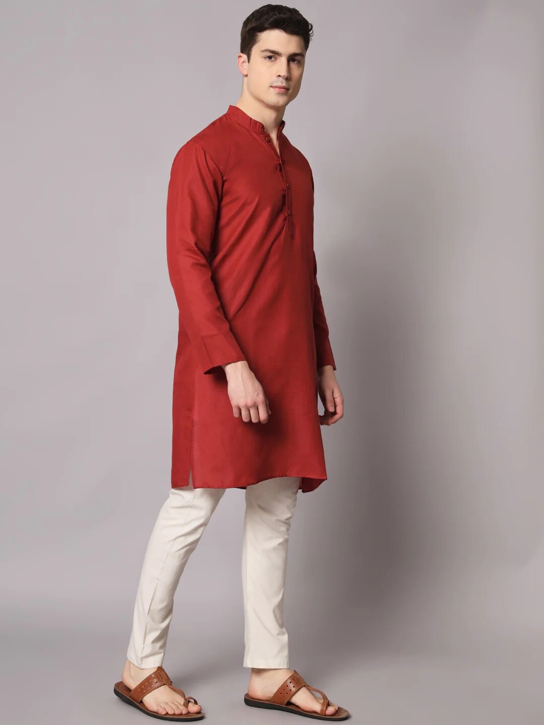 

Angroop Mandarin Collar Straight Kurta With Pyjamas, Maroon