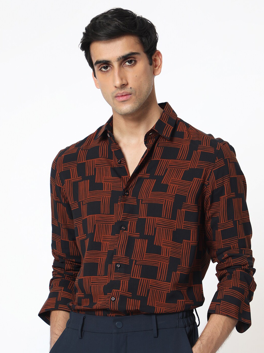 

RARE RABBIT Men Hicks Black Slim Fit Geometric Printed Shirt