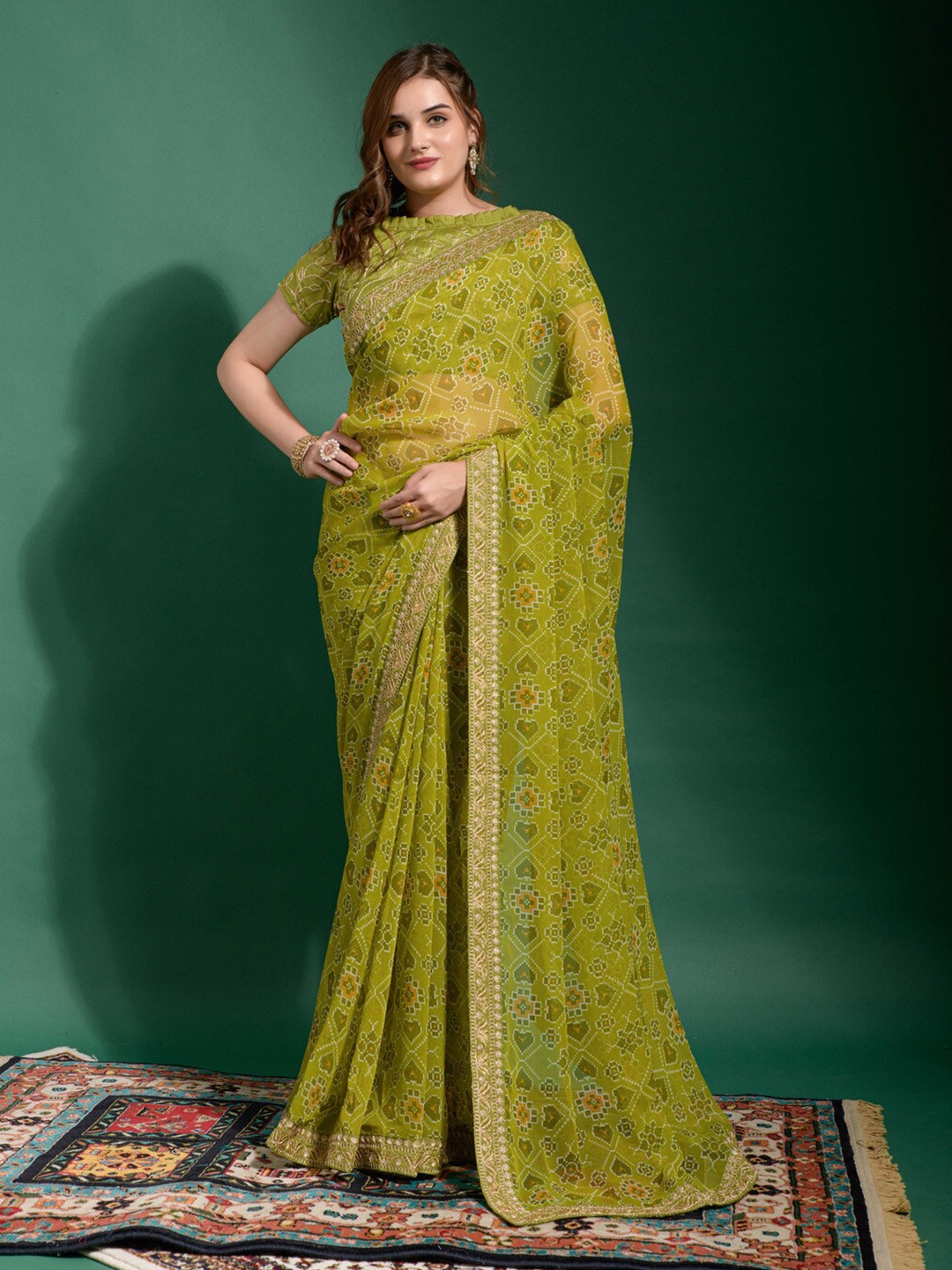 

GAJARAI Bandhani Printed Patola Saree, Green