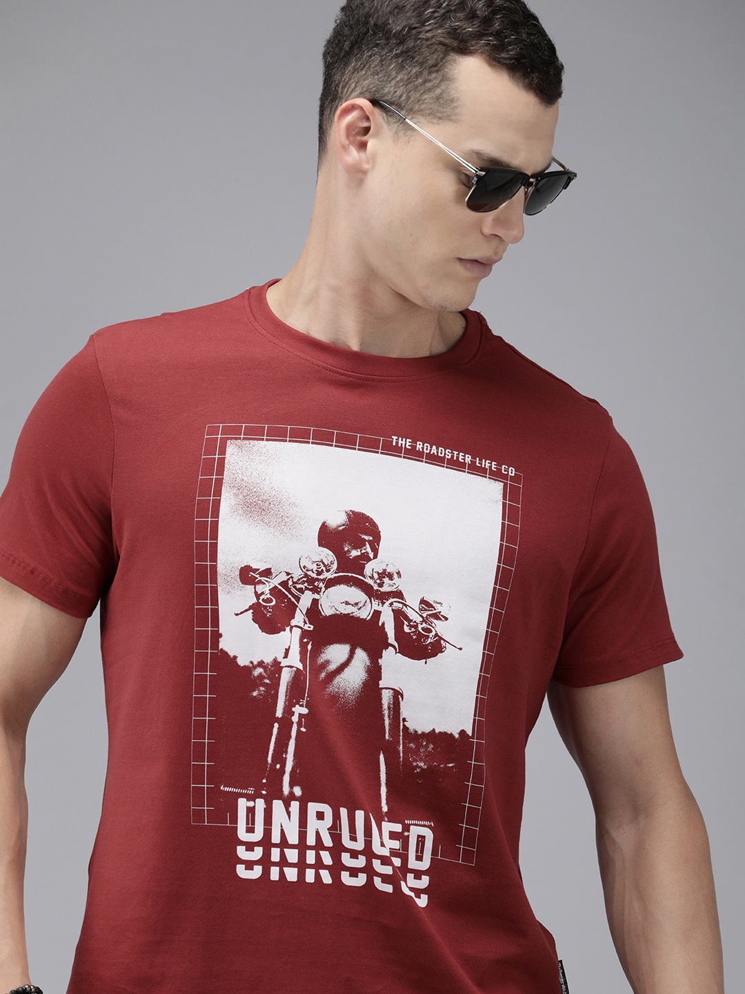 

Roadster Men Graphic Printed Pure Cotton T-shirt, Maroon