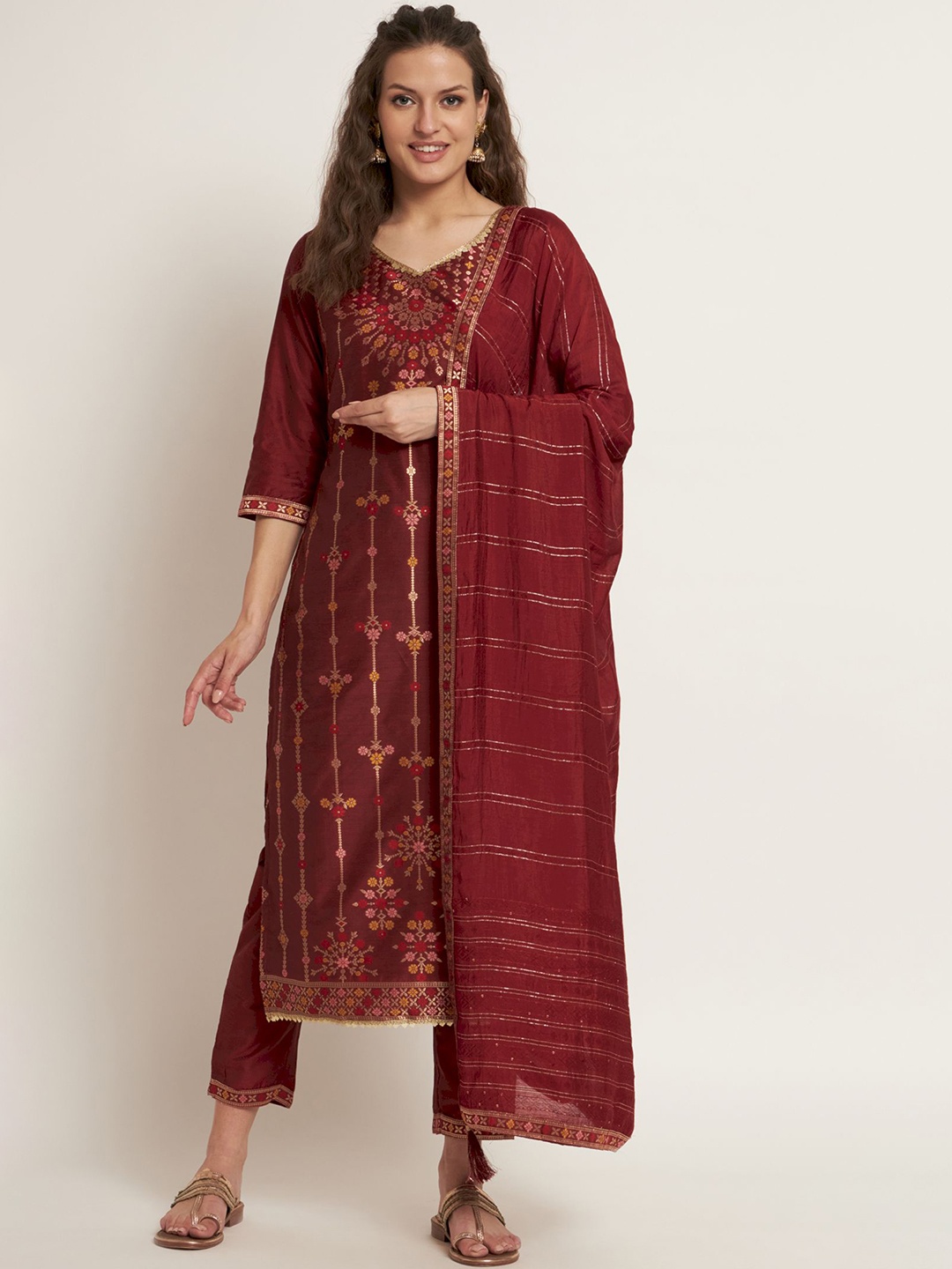 

Shopping Queen Ethnic Motifs Woven Design V-Neck Gotta Patti Kurta With Trousers & Dupatta, Maroon