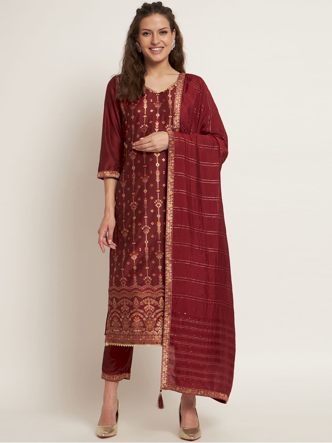 

Shopping Queen Ethnic Motifs Woven Design V-Neck Gotta Patti Kurta With Trousers & Dupatta, Maroon