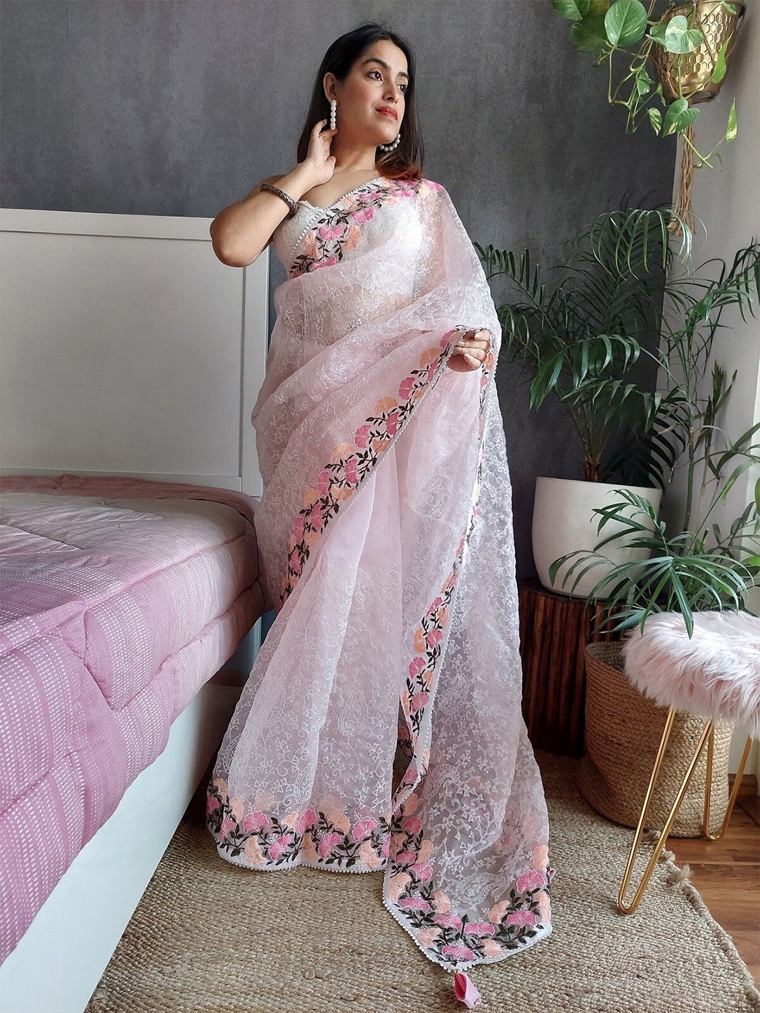 

Anouk Floral Embroidered Organza Saree, Pink